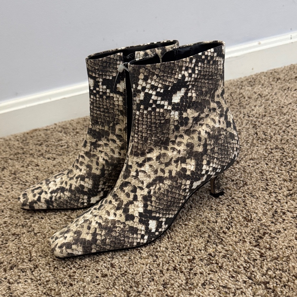 Gianni bini Snakeskin Ankle Boots leather upper.NWT.